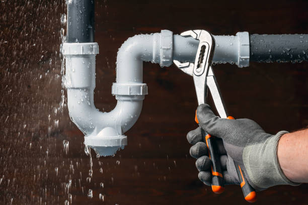 Professional Emergency Plumber technician working in Ono, PA